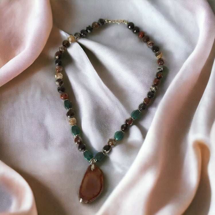 Handmade natural stoned, emerald and brown agate necklace.