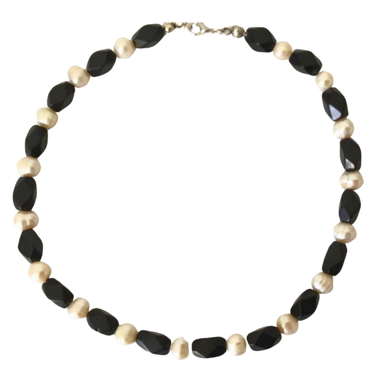 Handmade genuine stoned black agate and pearl necklace.