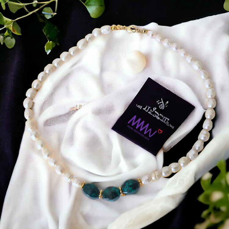 Handmade pearl and emerald natural stoned necklace.