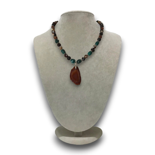 Handmade natural stoned, emerald and brown agate necklace.