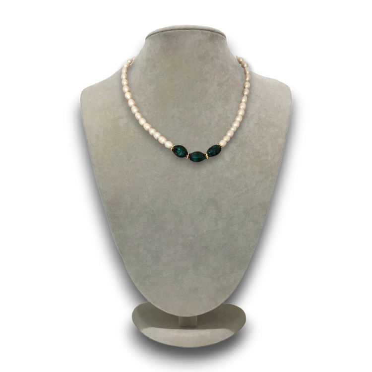 Handmade pearl and emerald natural stoned necklace.