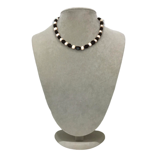 Handmade genuine stoned black agate and pearl necklace.