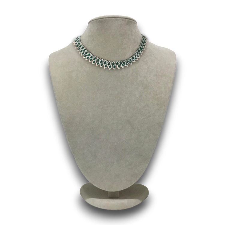 Handmade genuine stoned sand beads green necklace with stylish closure.