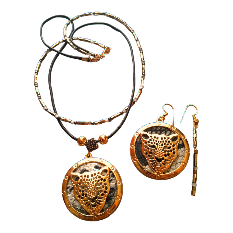 Handmade necklace and earrings set, decorated with natural stones, and genuine leather.